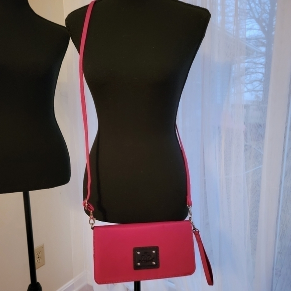 Rowallan of Scotland "SEDONA" Raspberry Nylon Crossbody Convertible Clutch Purse - Picture 2 of 12